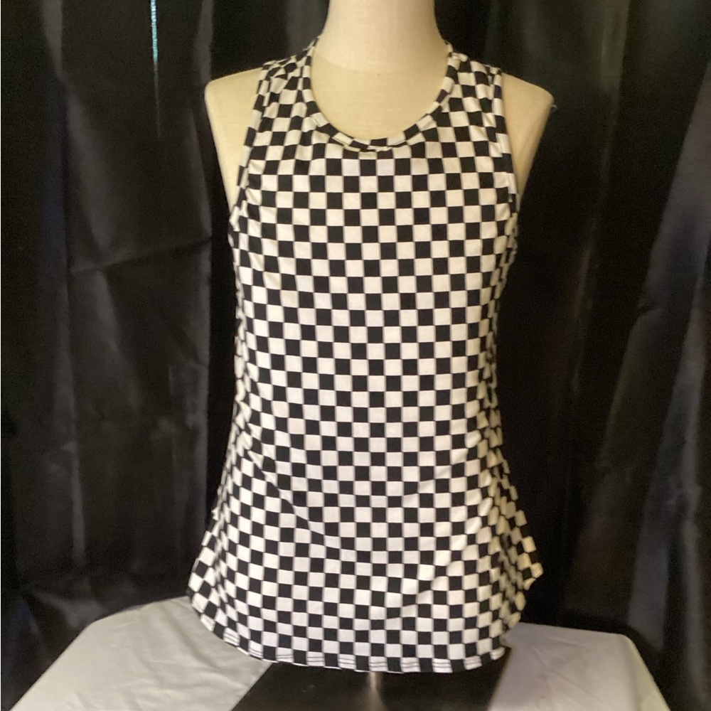 Cute black & white tank top nwt